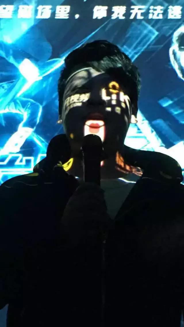 吃饭时直播,睡觉时赶路,《微能力者》校园宣传使出微能力!