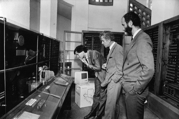 史蒂夫乔布斯真实生平,史蒂夫·乔布斯生平的伟大事迹