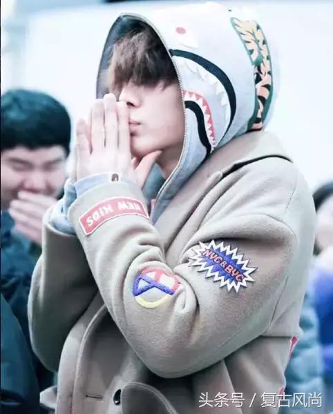 连帽卫衣今年很流行,长款连帽卫衣怎么穿才好看