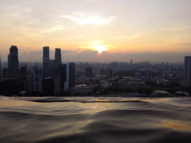 去新加坡,如果你有预算,建议至少去金沙酒店住一晚