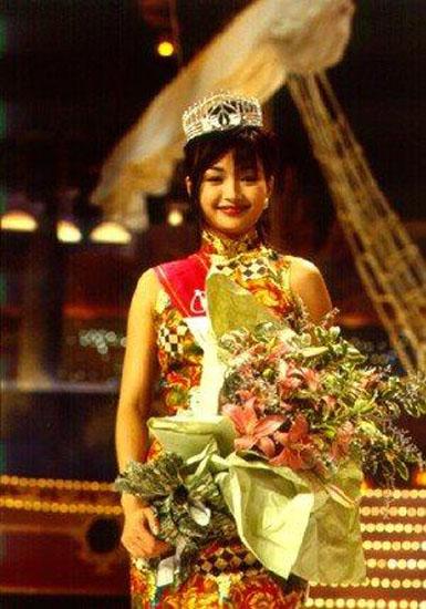 她饰演的郭襄成为一代经典,神雕侠侣郭襄钟汉良