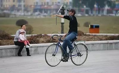 为什么钓鱼人都喜欢小浮漂,为什么钓鱼人喜欢鲫鱼