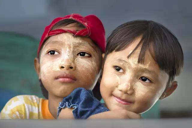 这个国家好奇怪美女都是“黄脸婆”