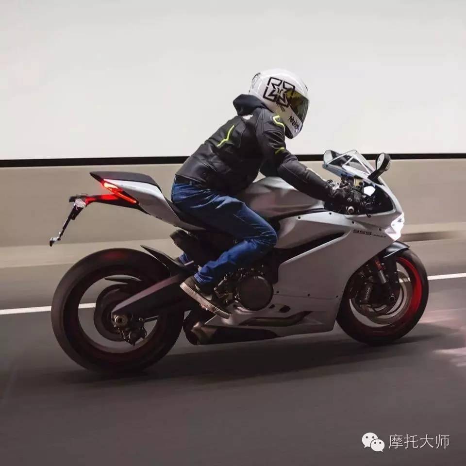 女生都喜欢杜卡迪吗,现实中遇见杜卡迪