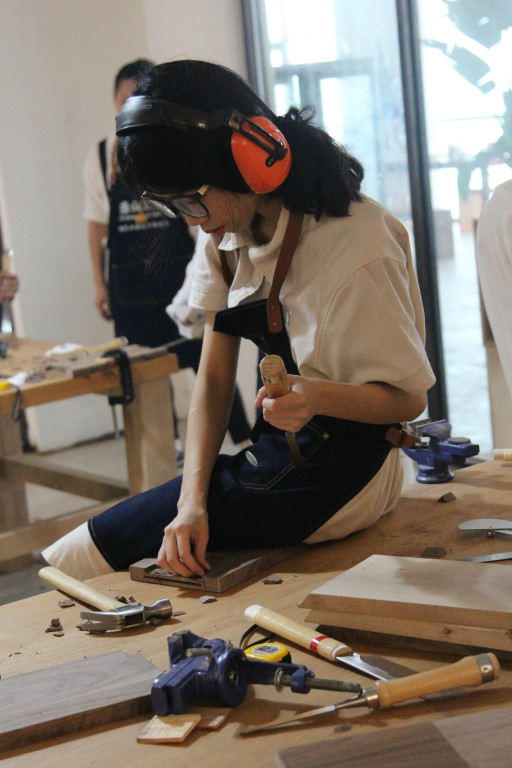 独立设计师与老木匠在最美的海景工房里创办原创家具品牌