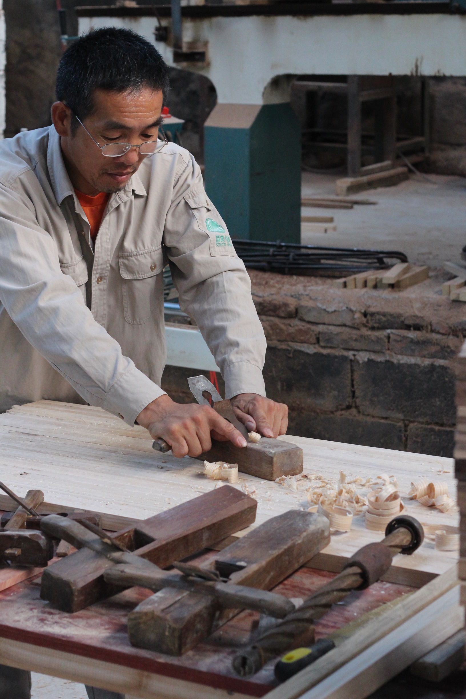 独立设计师与老木匠在最美的海景工房里创办原创家具品牌