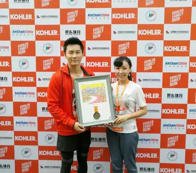 她跑出了1家公司、3本绘本、100余幅奖牌画：不愿十年后悔恨