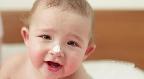 冬天宝宝脸皴了不愿擦霜,冬天宝宝脸皴了擦甘油可以吗