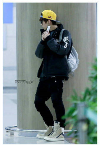 鹿晗被小学生跟拍,鹿晗人气现场吓到明星们