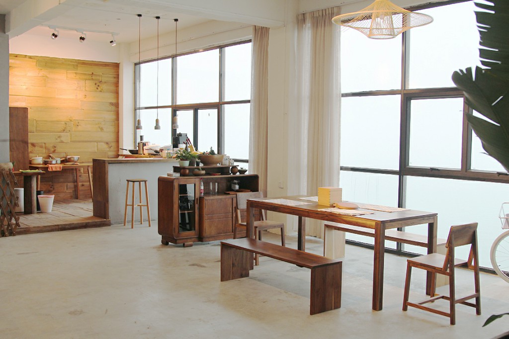 独立设计师与老木匠在最美的海景工房里创办原创家具品牌