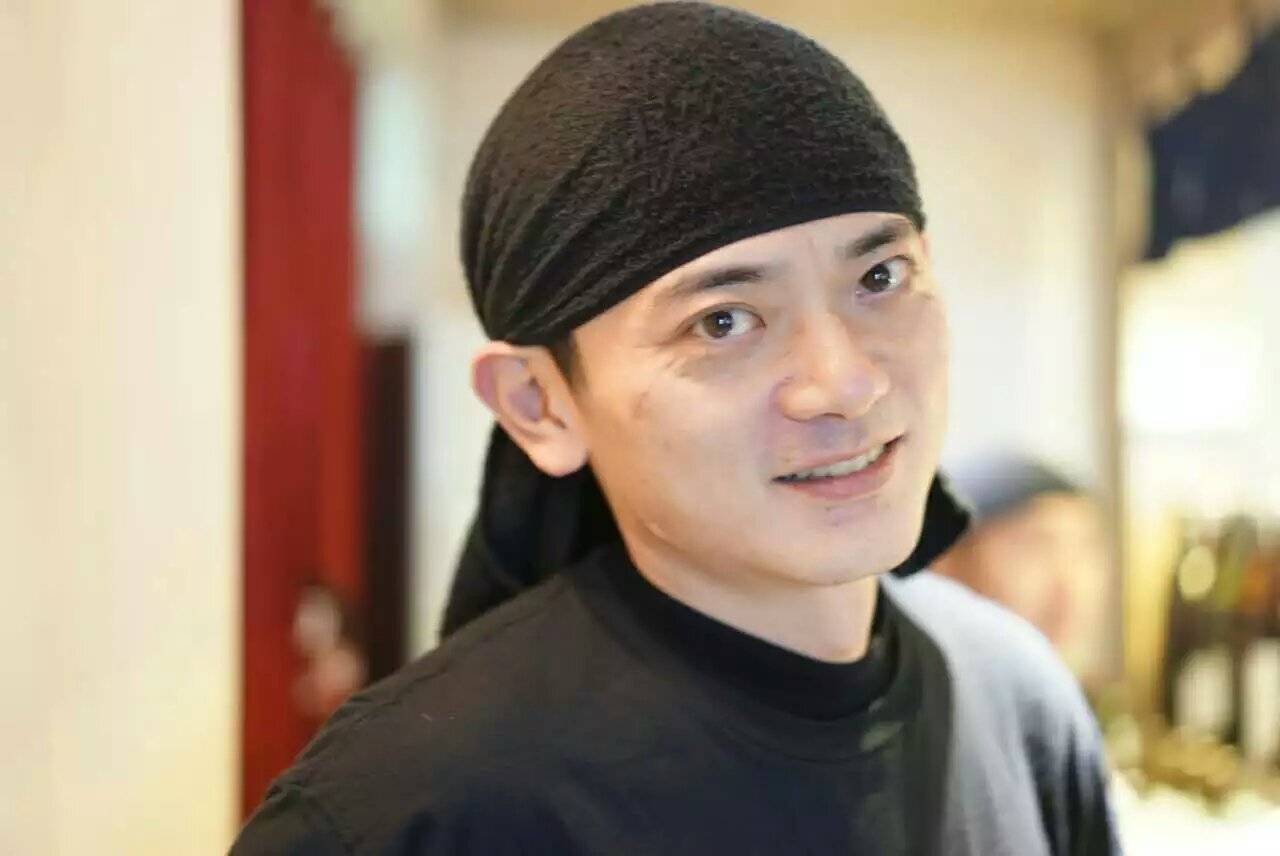 不当翻译官，他钻进居酒屋11年，终在山城做出最旧最暖的日料铺