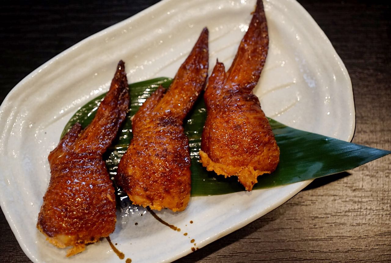 不当翻译官，他钻进居酒屋11年，终在山城做出最旧最暖的日料铺