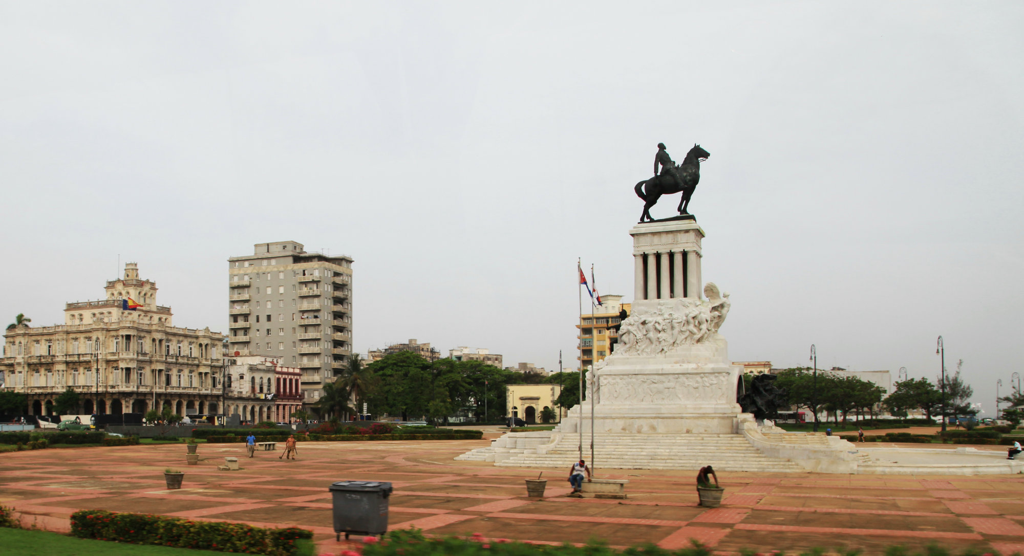 卡斯特罗豪购百万台中国*彩大**电，古巴人民每两家分一台