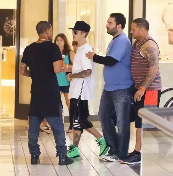 黑五狂欢购物,黑五购物节