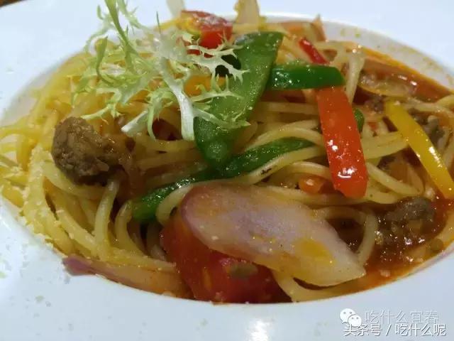 美食探店之钵钵鸡,特色美食探店披萨