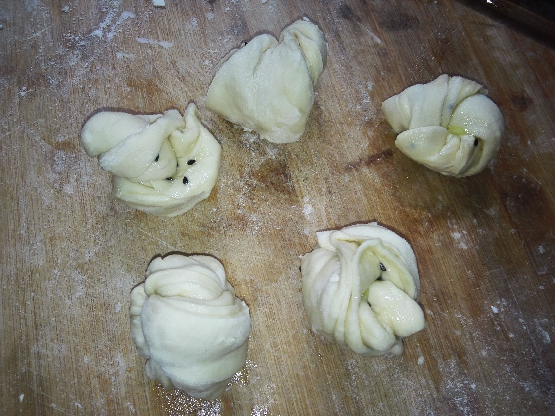 今天蒸了一锅馒头,把老公的一瓶辣酱都吃完了