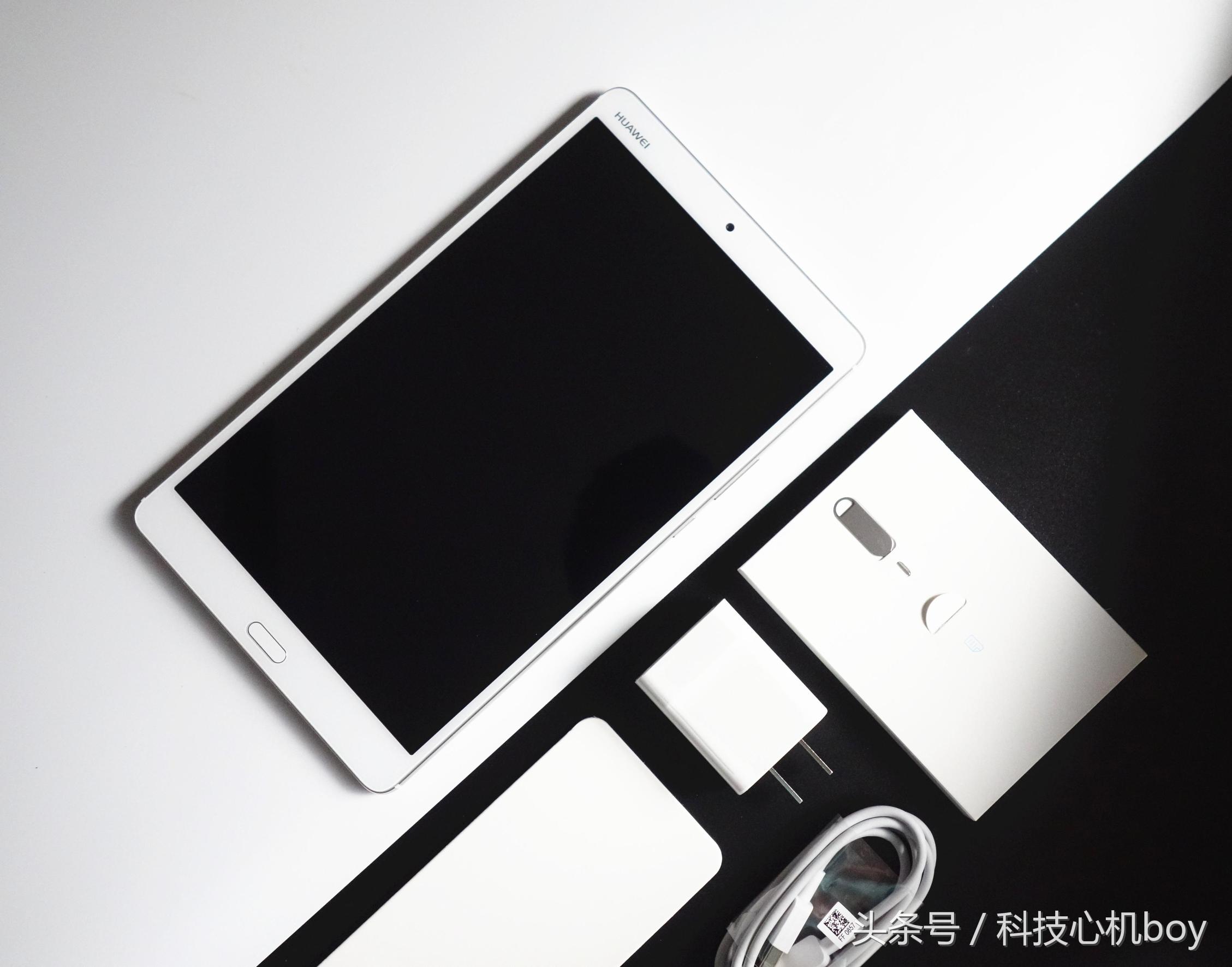 华为nova8pro和荣耀m3哪个好,华为mate40e和荣耀m3选哪个