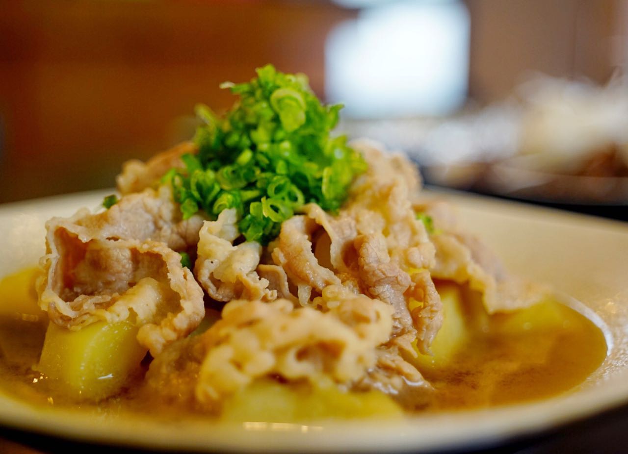 不当翻译官，他钻进居酒屋11年，终在山城做出最旧最暖的日料铺