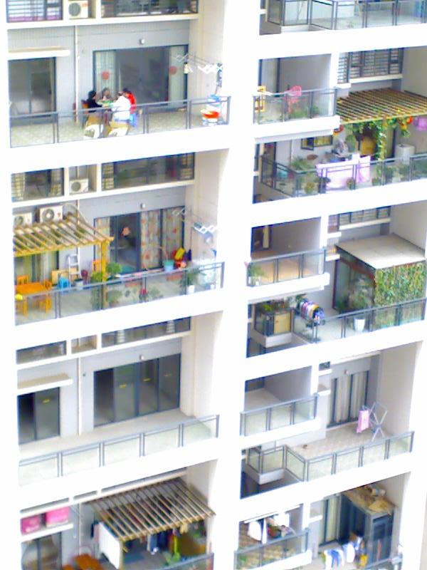 错层阳台违章搭建,错层阳台要搭雨棚吗