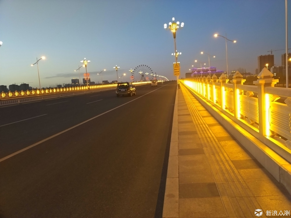 锤子m1是双扬声器吗,锤子m1刚出时多少钱