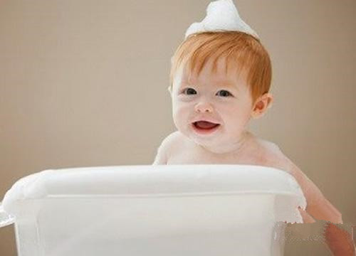 冬天宝宝脸皴了不愿擦霜,冬天宝宝脸皴了擦甘油可以吗