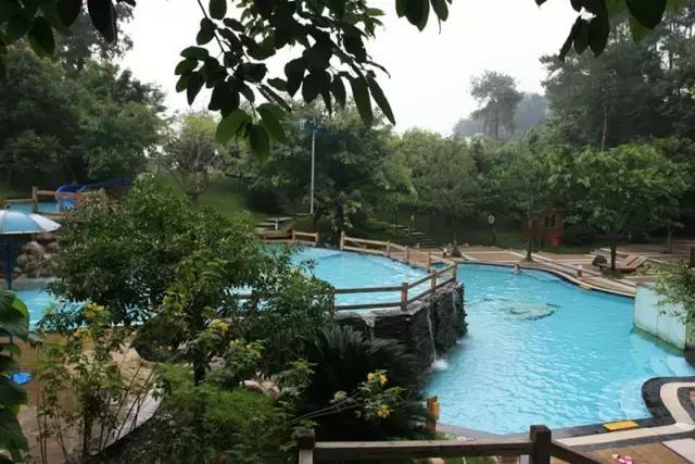 去哪儿泡温泉才是你的最爱,天冷来这里泡温泉最幸福