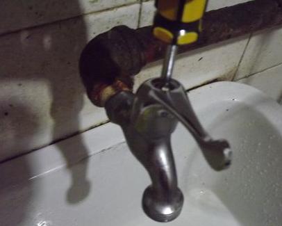 家里水龙头用久了堵了怎么办,家里水龙头用水后怎么处理