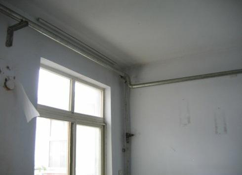 暖气管漏水找物业还是自己找人修,暖气管漏水由谁来修