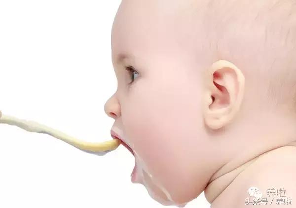 宝宝脖子淹了破皮红了怎么办,新生儿脖子淹了破皮用氧化锌软膏