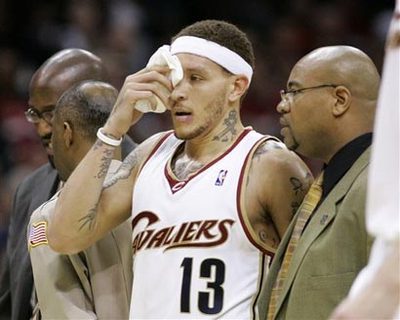 如何在打篮球中避免伤病,打篮球的人脚常见伤病