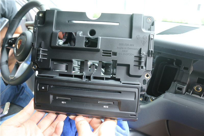 新款保时捷macan导航主机在哪里,2019保时捷macan触摸屏导航功能