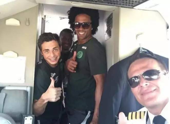 1949年的震惊全世界的事件,2002年轰动全球的空难完整版