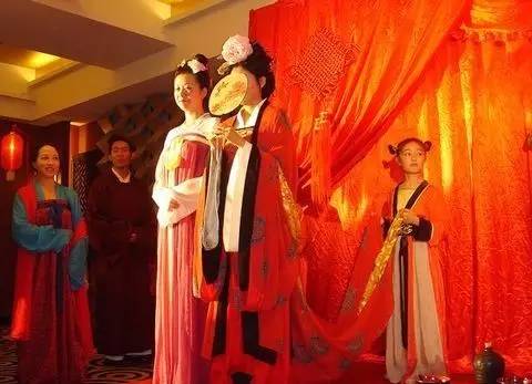 没有它，在古代就没法成亲，你最熟悉的陌生婚俗——却扇