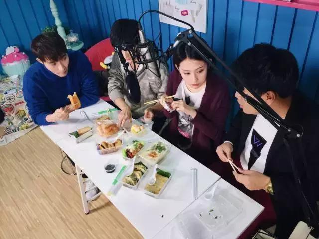 吃饭时直播,睡觉时赶路,《微能力者》校园宣传使出微能力!