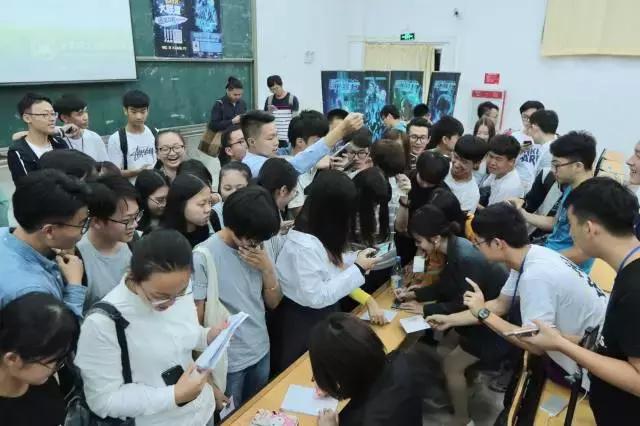 吃饭时直播,睡觉时赶路,《微能力者》校园宣传使出微能力!