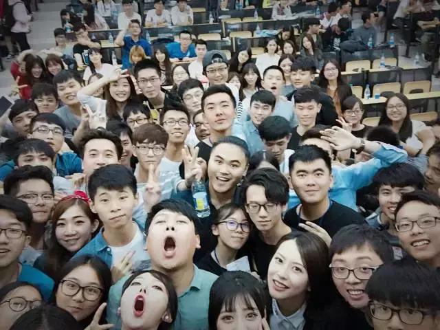 吃饭时直播,睡觉时赶路,《微能力者》校园宣传使出微能力!