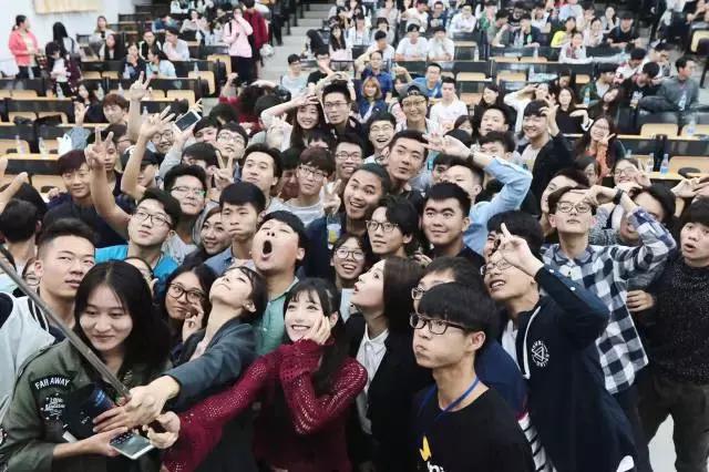 吃饭时直播,睡觉时赶路,《微能力者》校园宣传使出微能力!