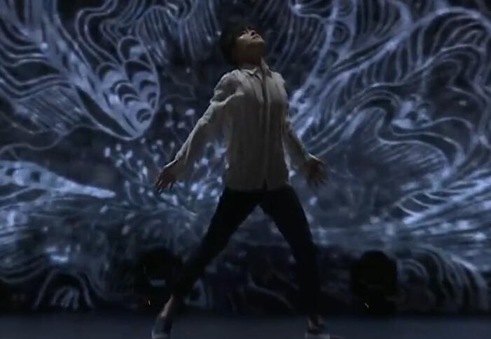 易烊千玺生日演唱会跳舞视频,易烊千玺归来生日会礼包