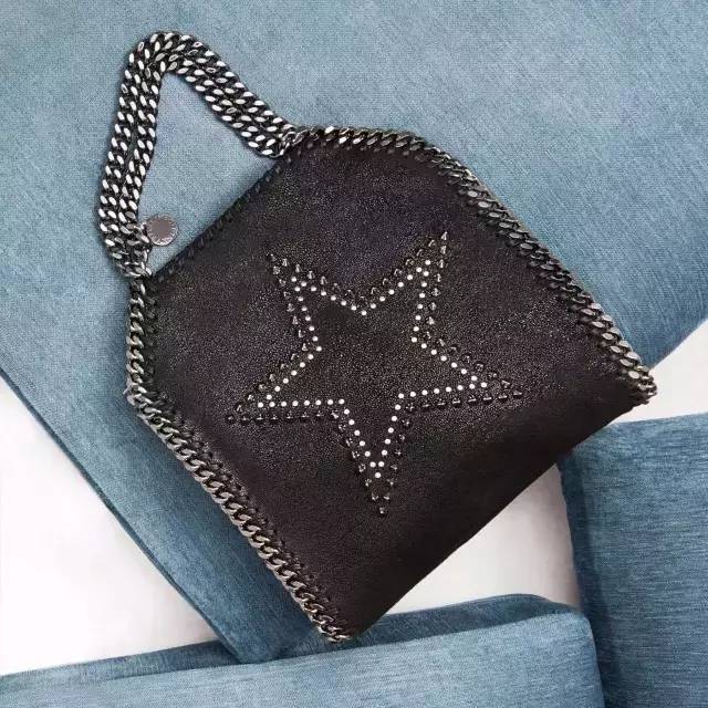 宾大女神将旧衣服“打包”送上了时尚周,居然得到名模一致追捧!