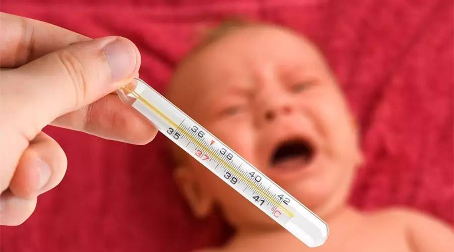 持续低烧和高烧哪个对身体伤害大,孩子高烧不退恶性高热