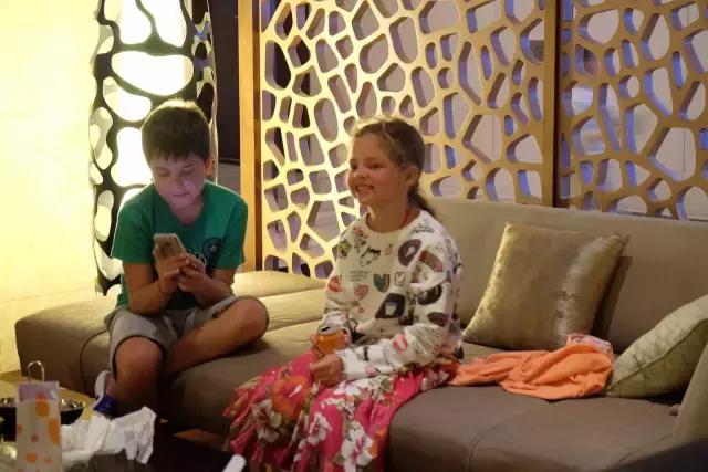 杨幂刘恺威最新一期从酒店出来,杨幂刘恺威法国巴黎定情之作