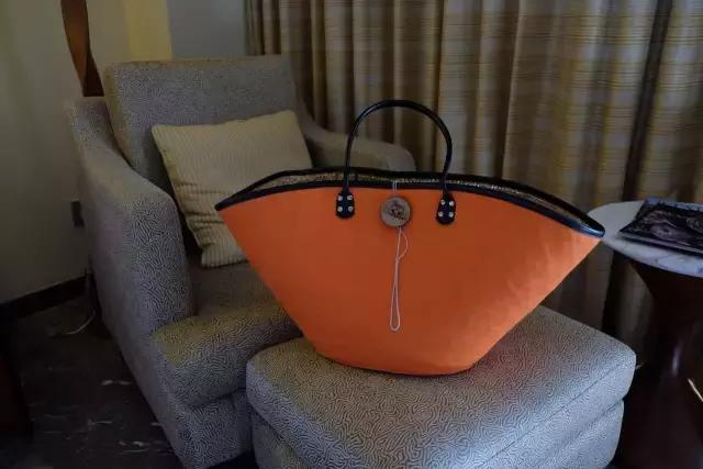 杨幂刘恺威最新一期从酒店出来,杨幂刘恺威法国巴黎定情之作