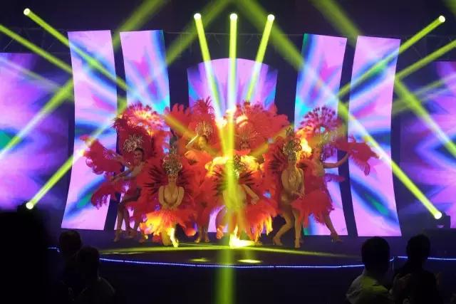 杨幂刘恺威最新一期从酒店出来,杨幂刘恺威法国巴黎定情之作