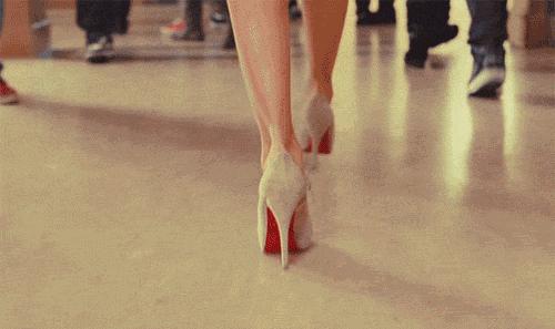 高跟鞋给不了平底鞋的安全,高跟鞋给不了平底鞋的安稳文案