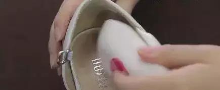 高跟鞋给不了平底鞋的安全,高跟鞋给不了平底鞋的安稳文案