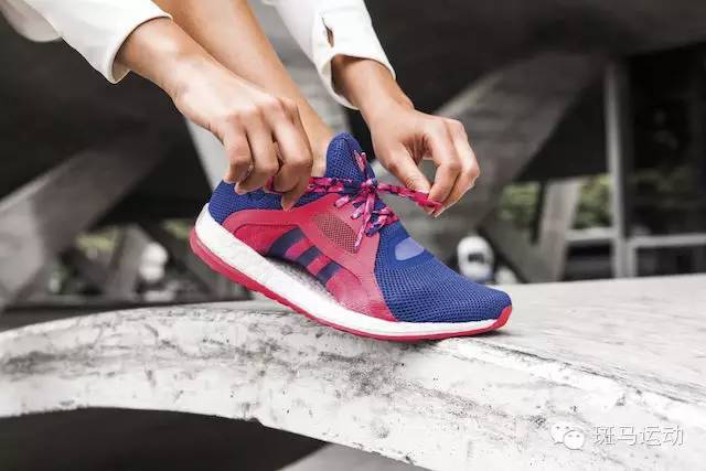 这是一双专为女性设计的跑鞋，男人看了会嫉妒