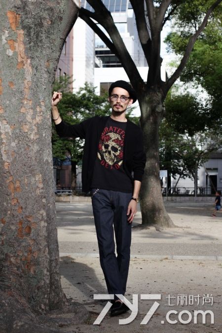 女生眼镜框搭配风格,灰白渐变眼镜框适合什么风格