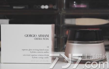 mac粉底液跟阿玛尼粉底液哪个好,迪奥粉底液和阿玛尼粉底液哪个好