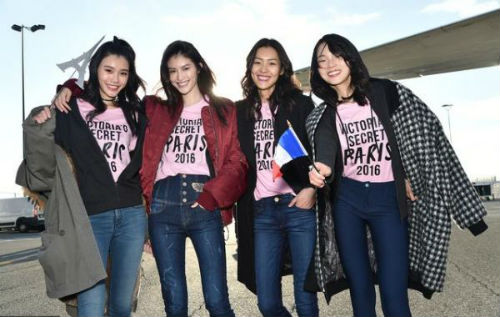 维多利亚的秘密何穗刘雯,维密超模刘雯何穗照片