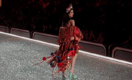 维多利亚的秘密何穗刘雯,维密超模刘雯何穗照片